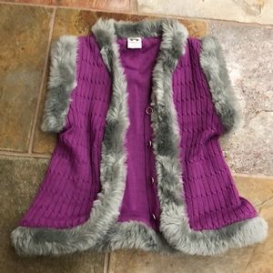 Sweater vest with faux fur trim